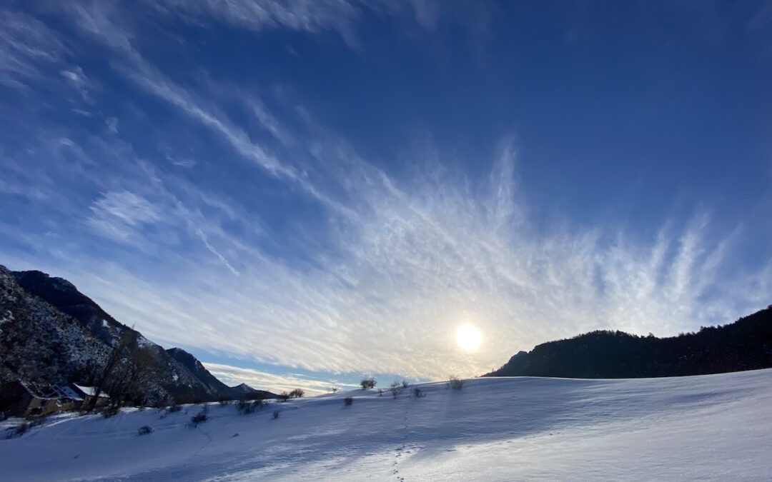 Neige sur les collines derrière la Comtesse